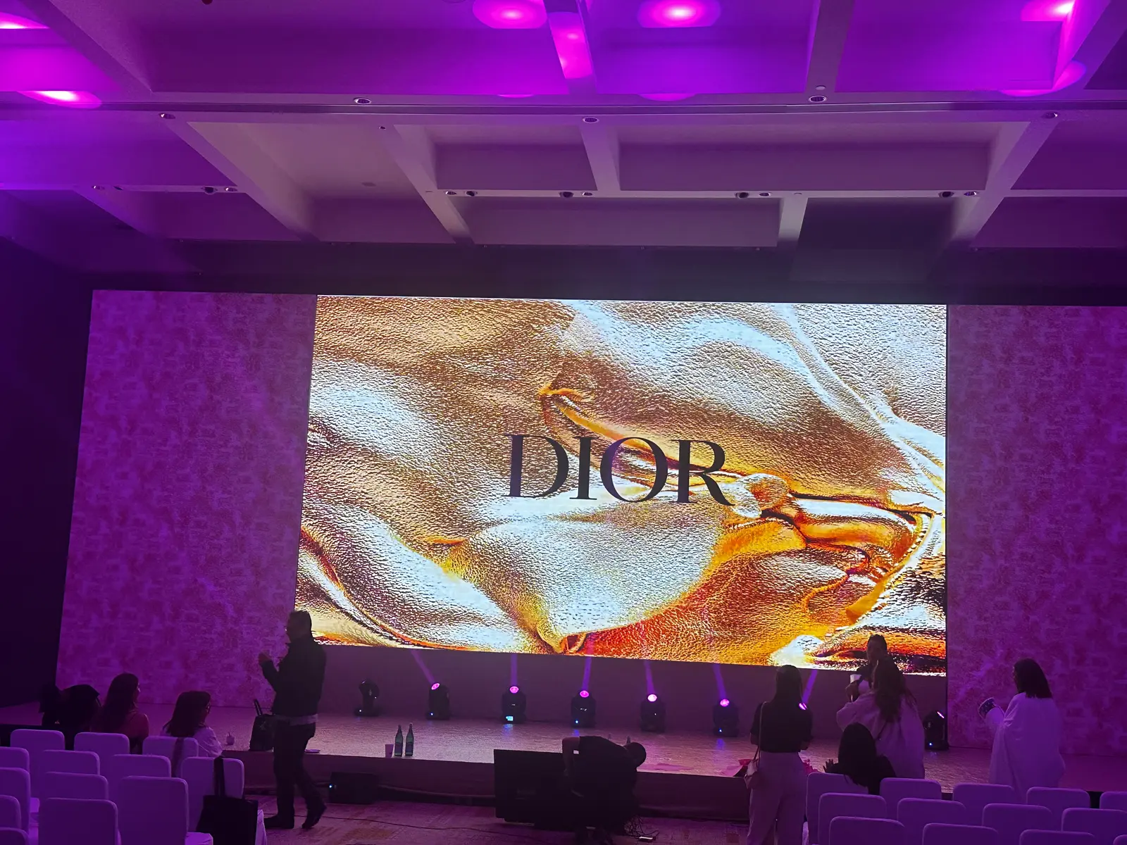 DIOR Staff Meeting & Leisure photograph 4