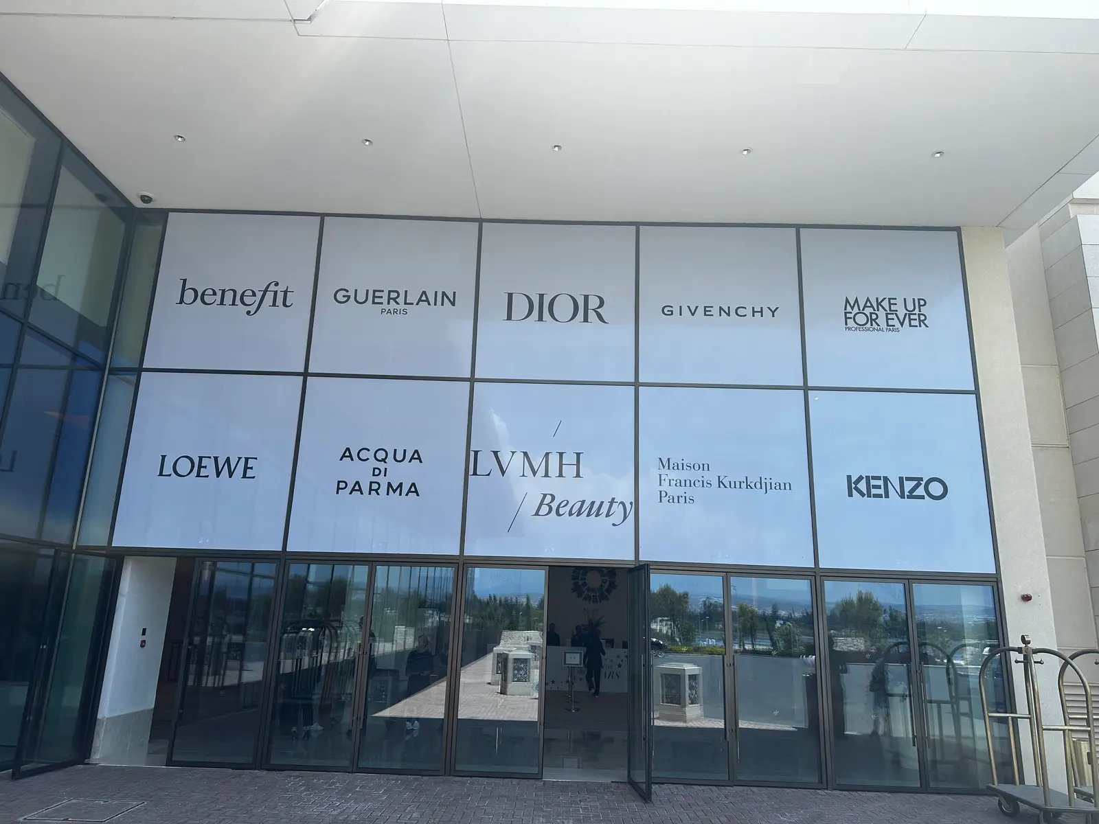 DIOR Staff Meeting & Leisure photograph 2